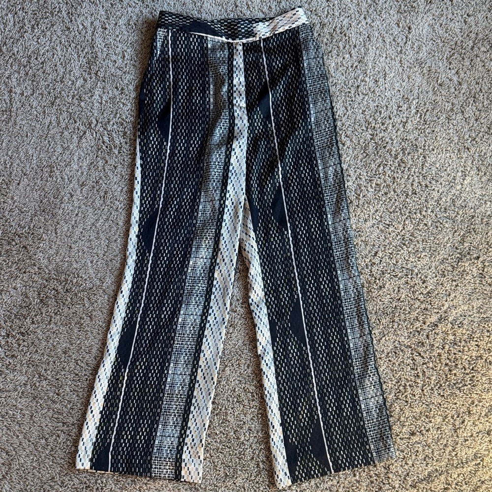 Guess Stylish Black and Cream Patterned Pants